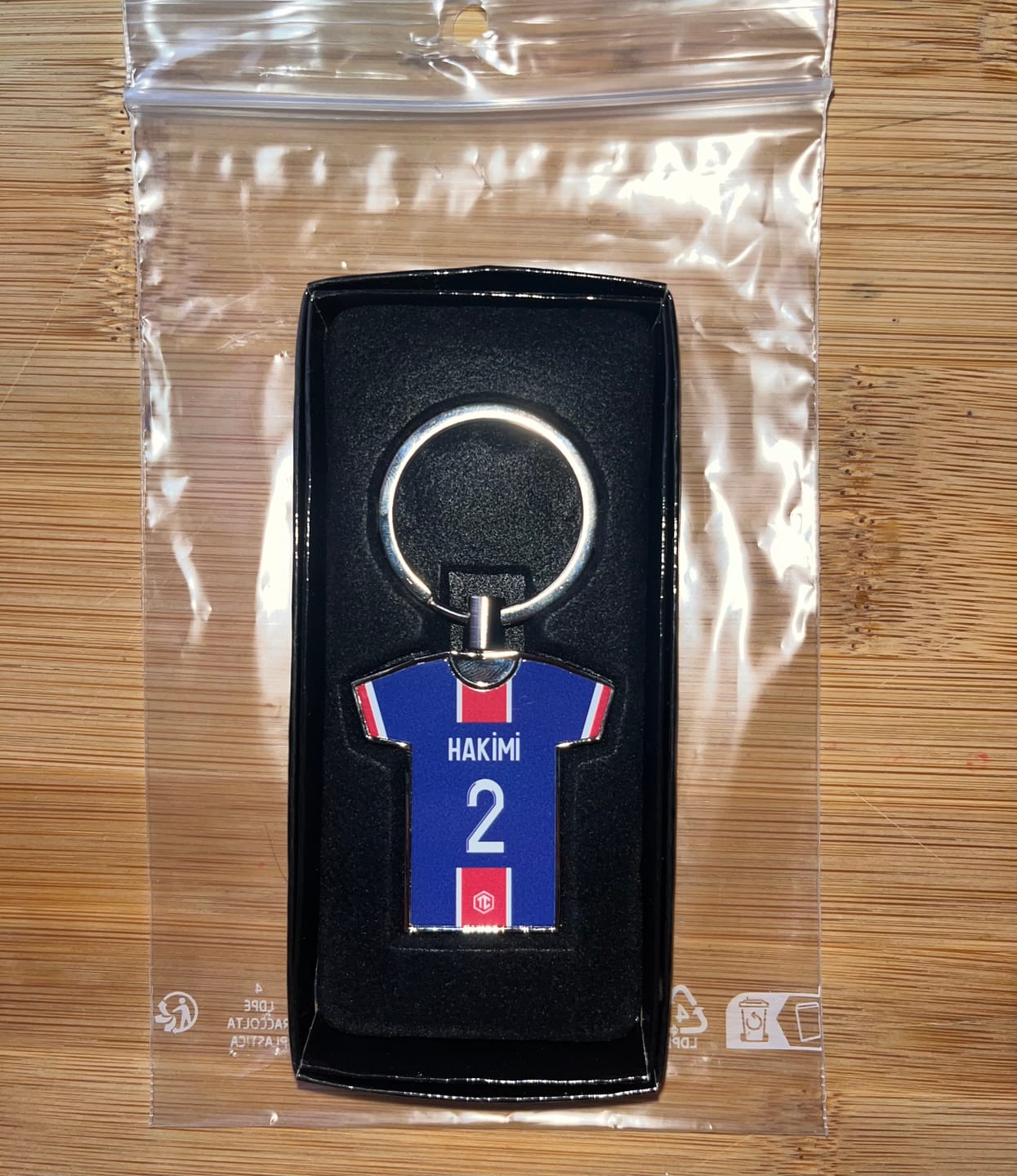 Customer photo review of Porte-clés métal maillot foot PARIS SG n°2 personnalisable - TEAMCOQUES