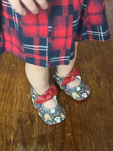 Customer photo review of Gossip Girl Knotted Bow Baby Shoe