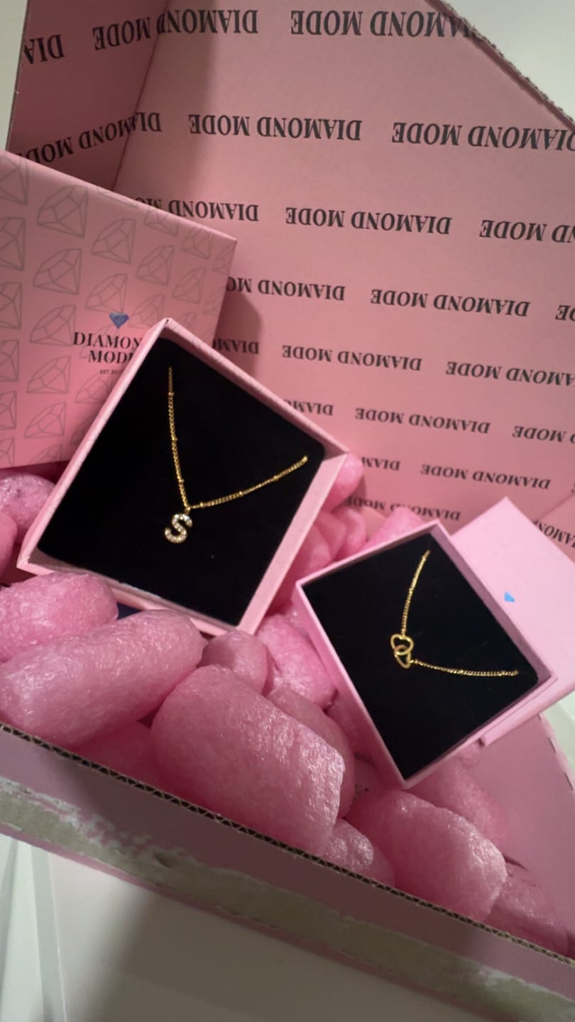 Customer photo review of Dots Letter Halskette | 18K vergoldet
