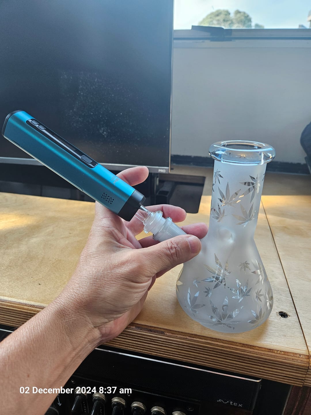 Customer photo review of Electroplated Patterns Frosted Mini Beaker Shape Waterpipe 14cm