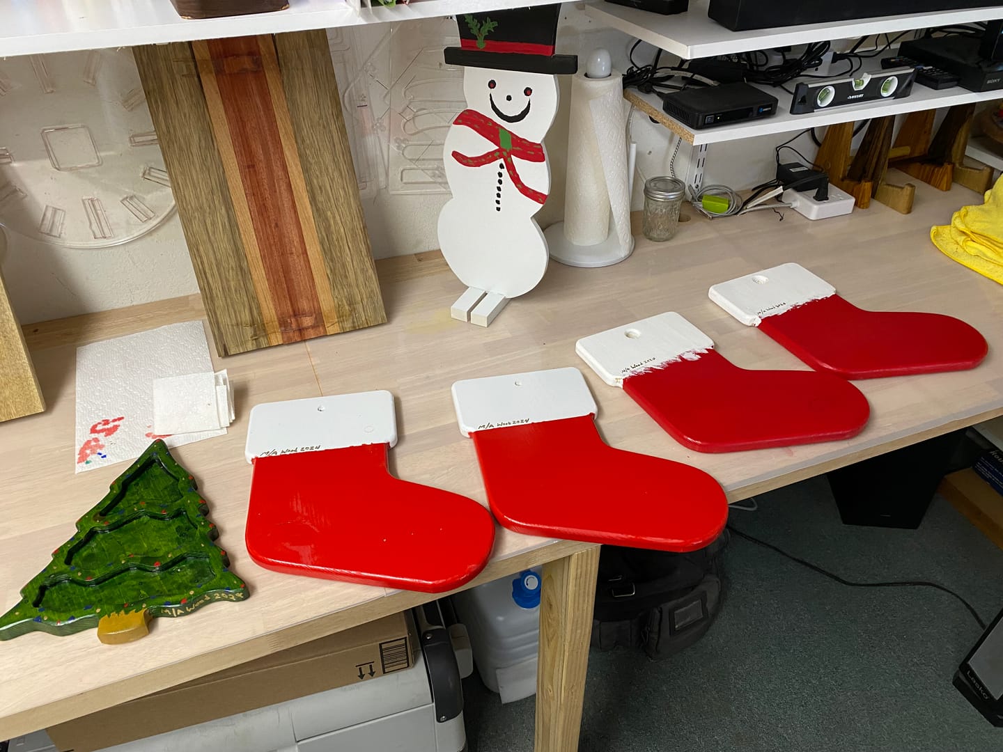 Customer photo review of 15.7x12x1" Small Round Charcuterie Board With Handle Silicone Mold - Serving Board Mold