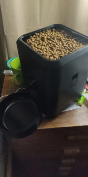 Customer photo review of Automatic Smart Pet Feeder with Timed Quantitative Food Dispenser for Cats and Dogs