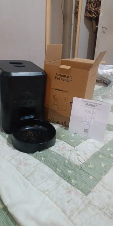 Customer photo review of Automatic Smart Pet Feeder with Timed Quantitative Food Dispenser for Cats and Dogs