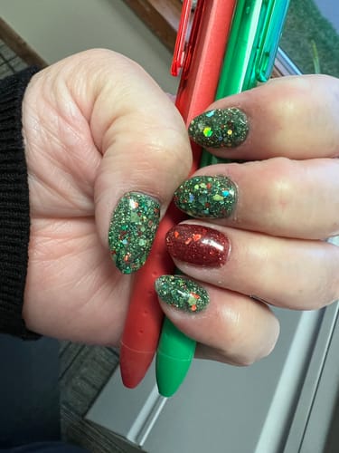 Customer photo review of D1232 Bushy Evergreen Holiday Dip Powder