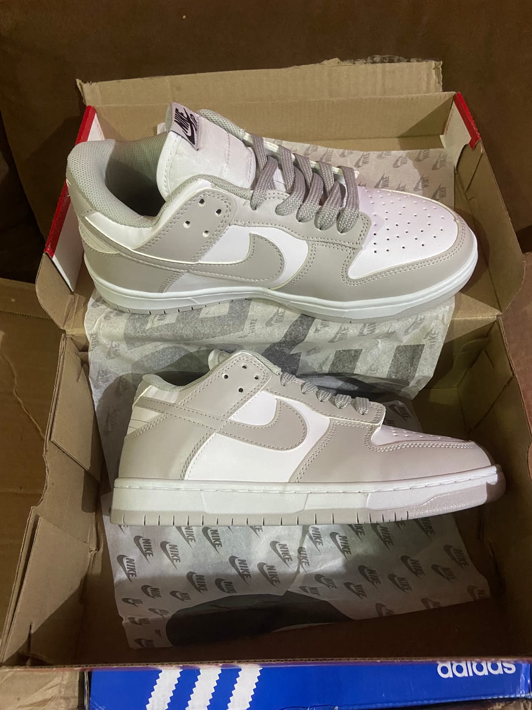 Customer photo review of Tenis Dunk Low Blanco Gris