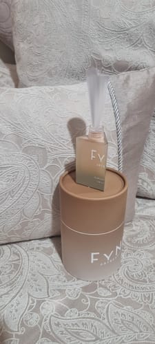 Customer photo review of FLAWLESS FINISH CONCEALER