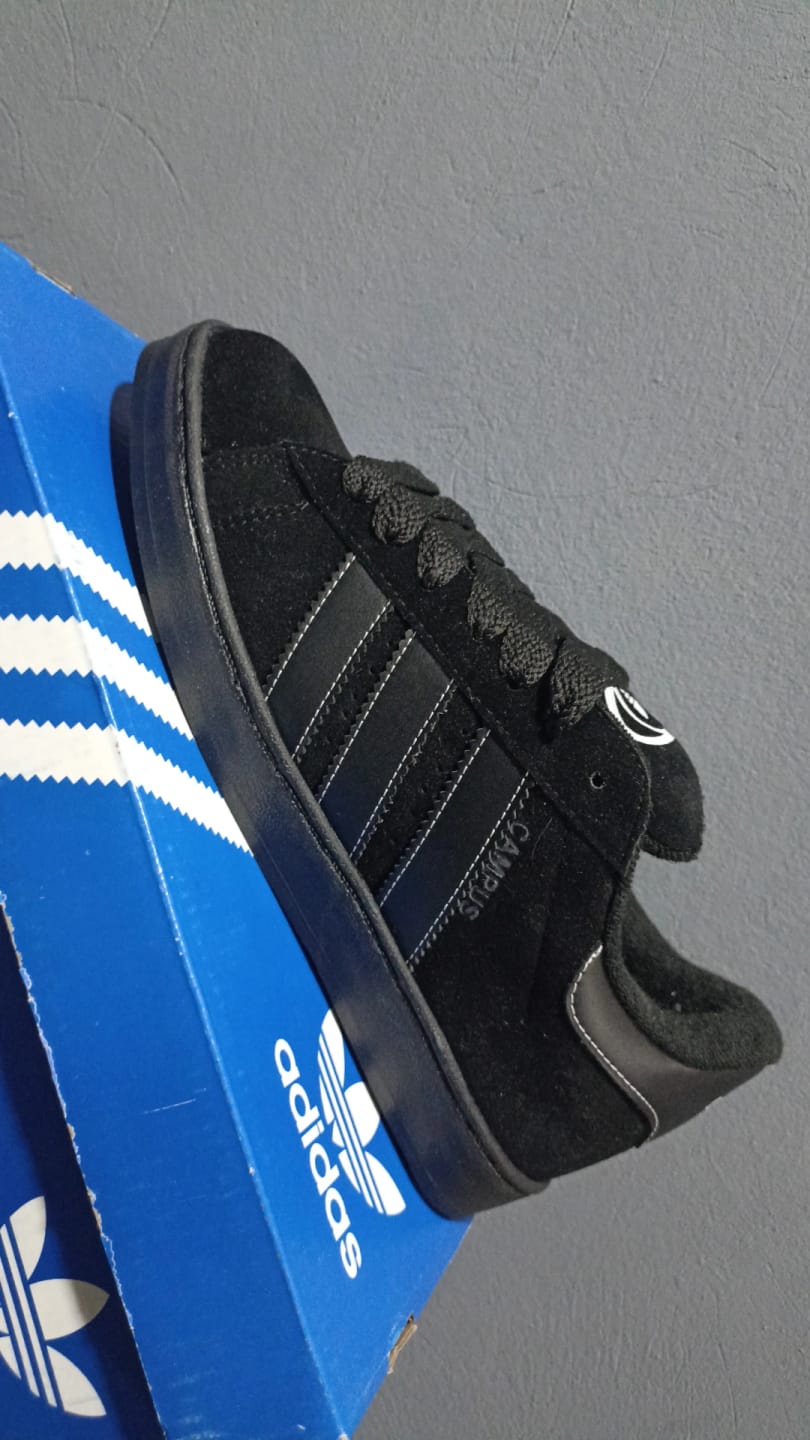 Customer photo review of Tenis Campus Negro Total