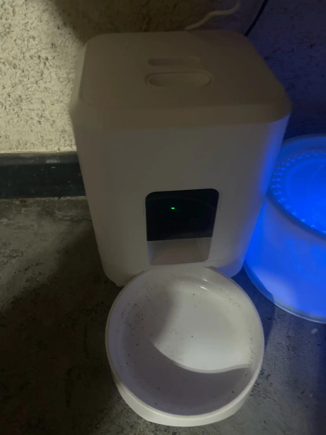 Customer photo review of Automatic Smart Pet Feeder with Timed Quantitative Food Dispenser for Cats and Dogs