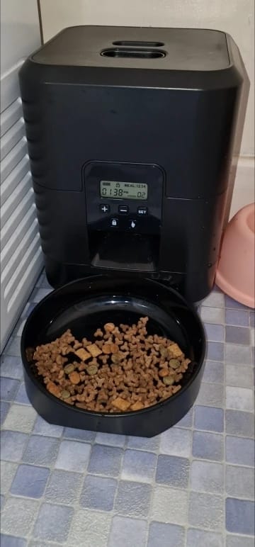 Customer photo review of Automatic Smart Pet Feeder with Timed Quantitative Food Dispenser for Cats and Dogs