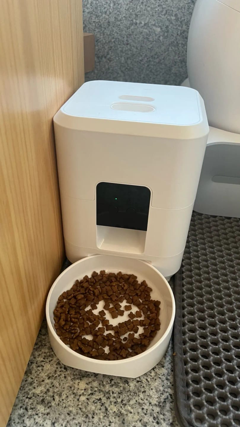 Customer photo review of Automatic Smart Pet Feeder with Timed Quantitative Food Dispenser for Cats and Dogs