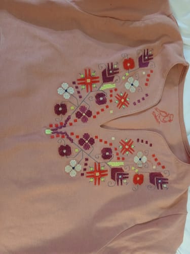 Customer photo review of Тениска с V-деколте "Тракийска"