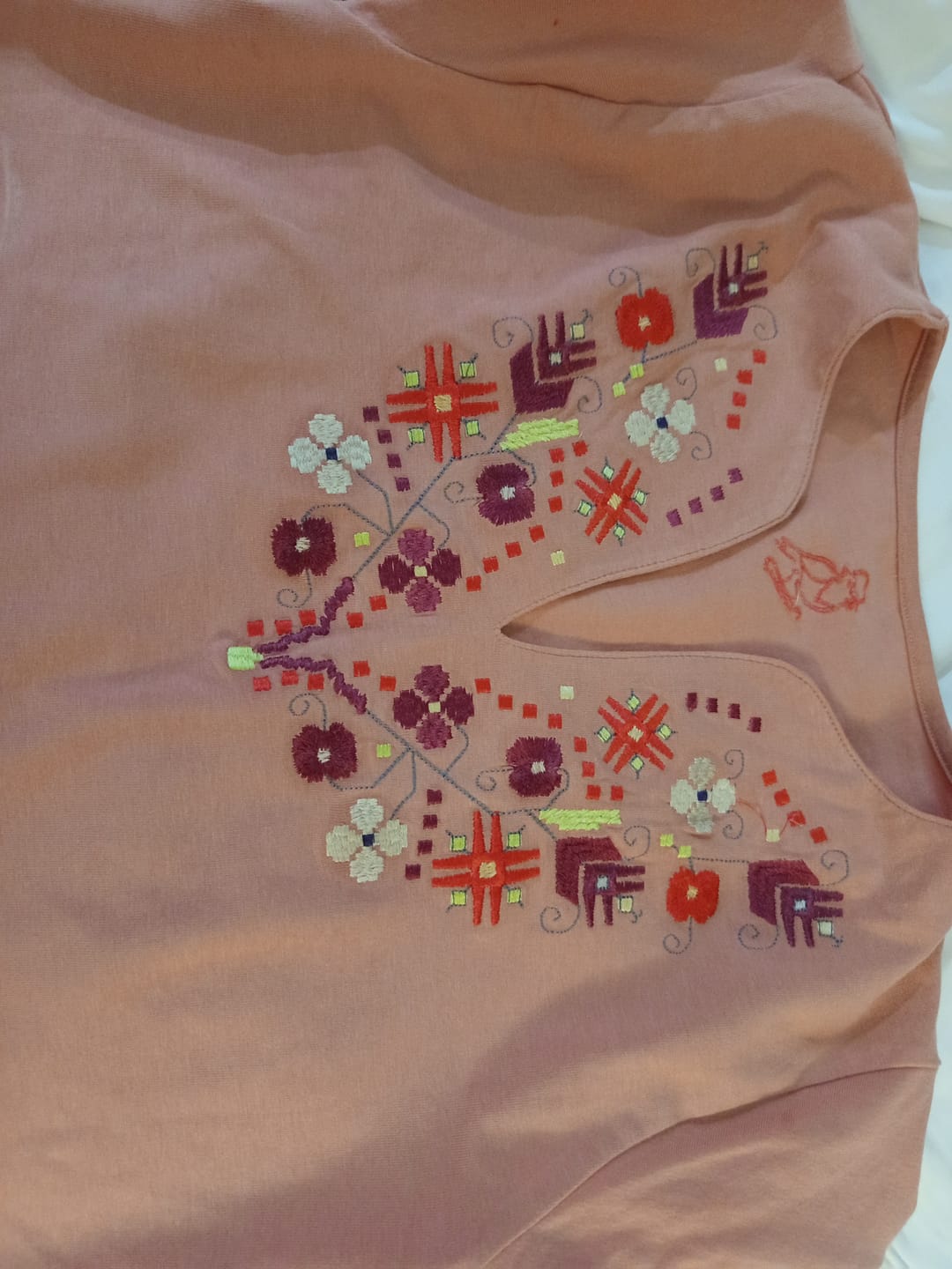 Customer photo review of Тениска с V-деколте "Тракийска"