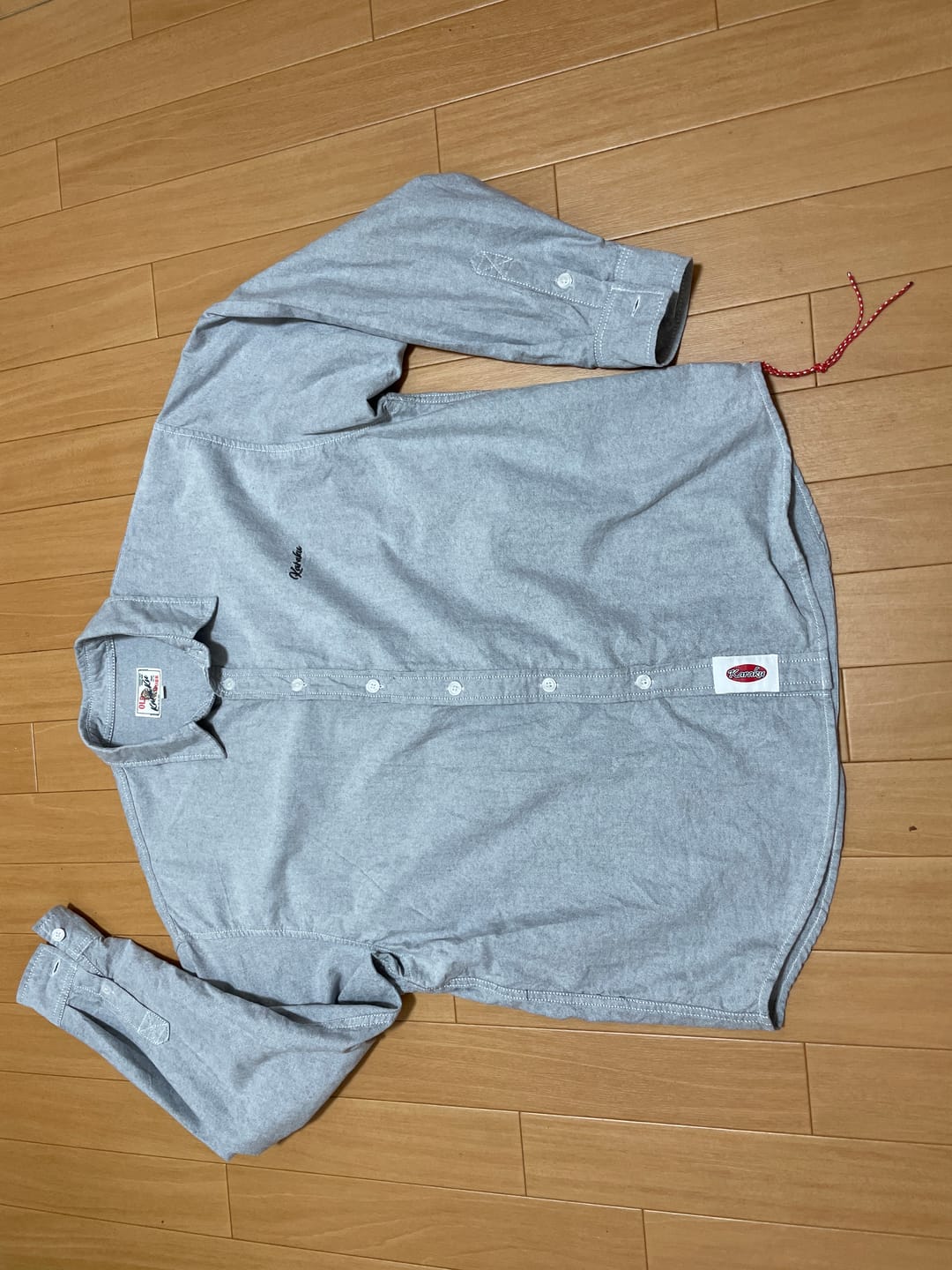 Customer photo review of Cleanfit　赤ヒモ付き　刺繍入りオックスフォード長袖シャツ