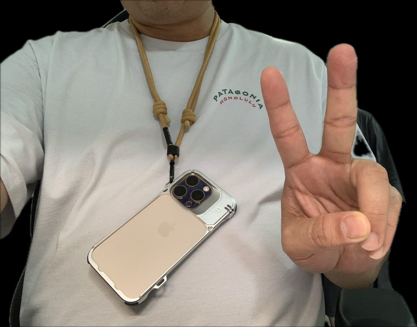 Customer photo review of DANGO COVERT CASE FOR IPHONE 16 PRO