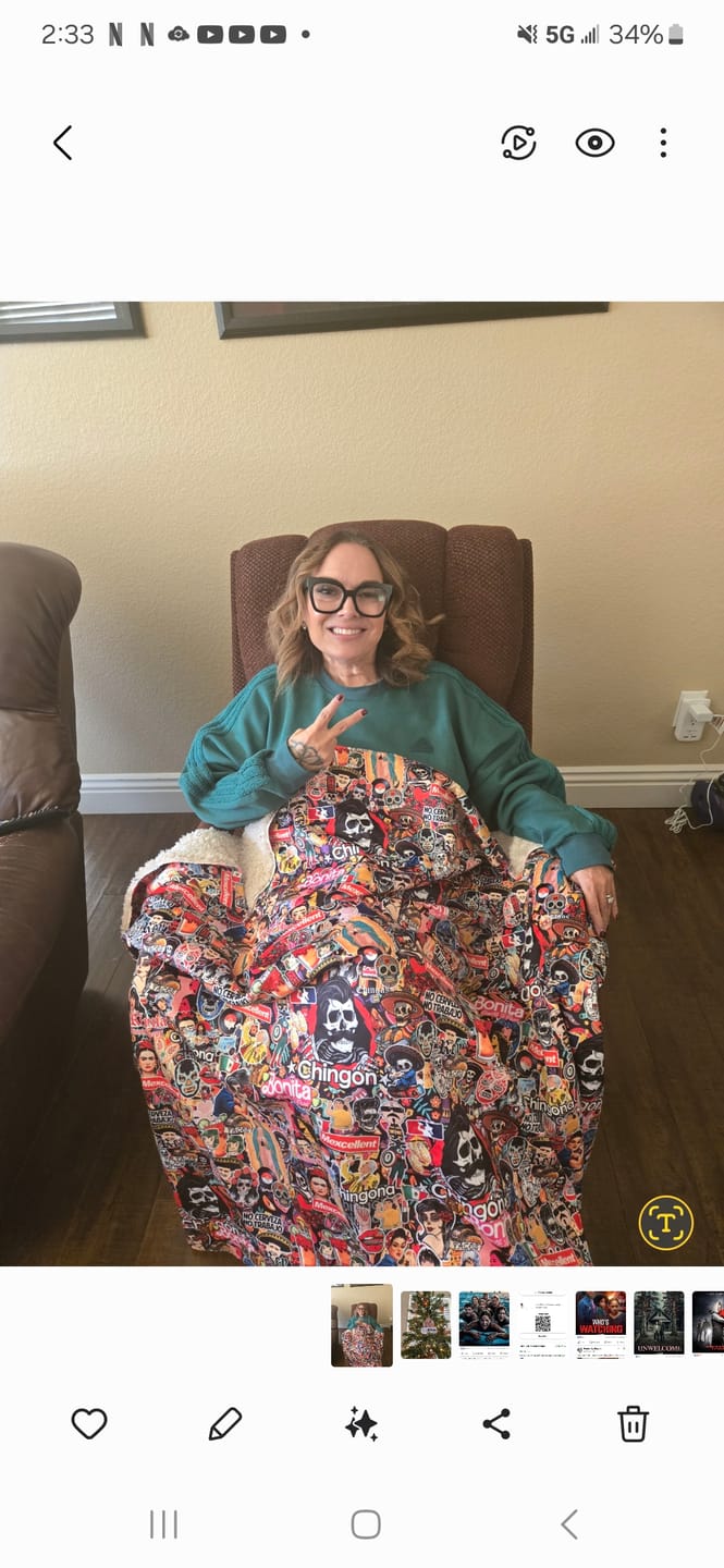 Customer photo review of House of Chingasos Sherpa blanket 50"x60"
