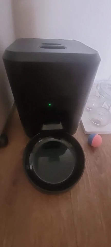 Customer photo review of Automatic Smart Pet Feeder with Timed Quantitative Food Dispenser for Cats and Dogs
