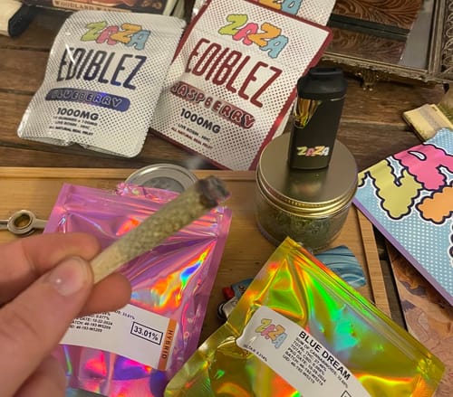 Customer photo review of Zaza 1000MG - Raspberry HHC Gummies - Sativa