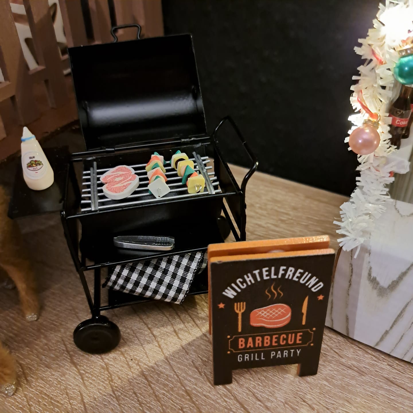 Customer photo review of BBQ Party - Wichteltür Grill mit Zubehör & Aufsteller