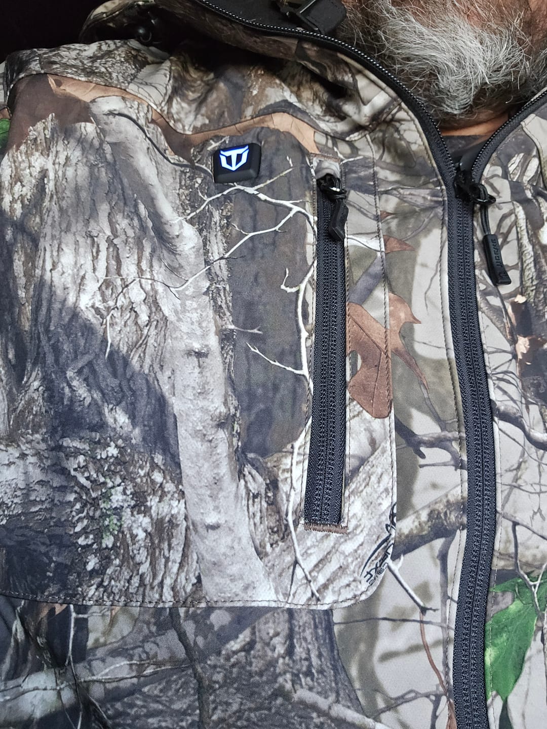 Customer photo review of TideWe Men's Soft Shell Heated Jacket Coat with Detachable Hood and Battery Pack Size S-XXXL