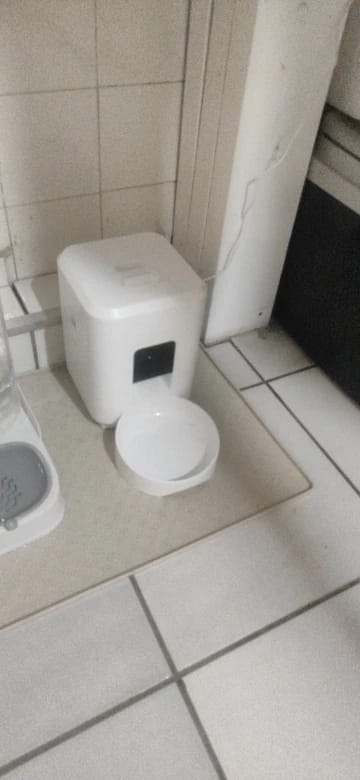 Customer photo review of Automatic Smart Pet Feeder with Timed Quantitative Food Dispenser for Cats and Dogs