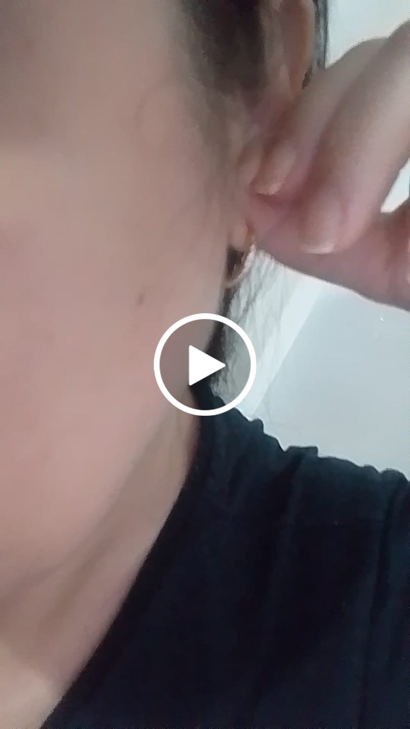 Customer video review of Brinco de Argola Arielle Banhado em Ouro 18K