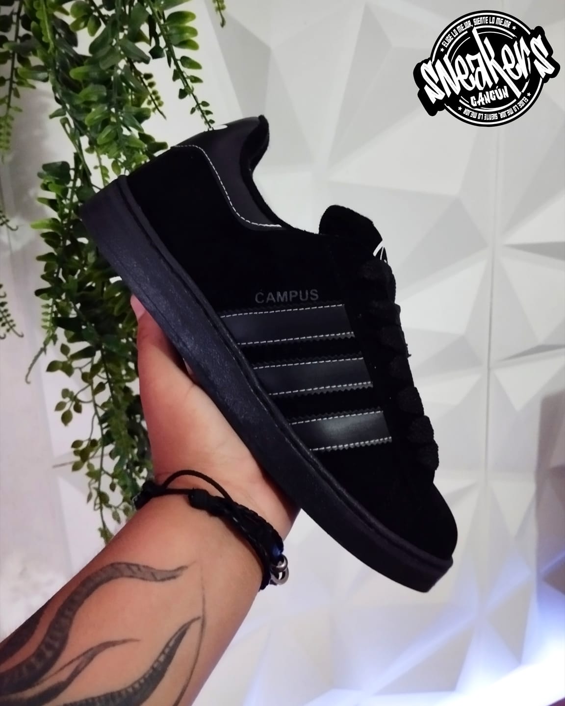 Customer photo review of Tenis Campus Negro Total