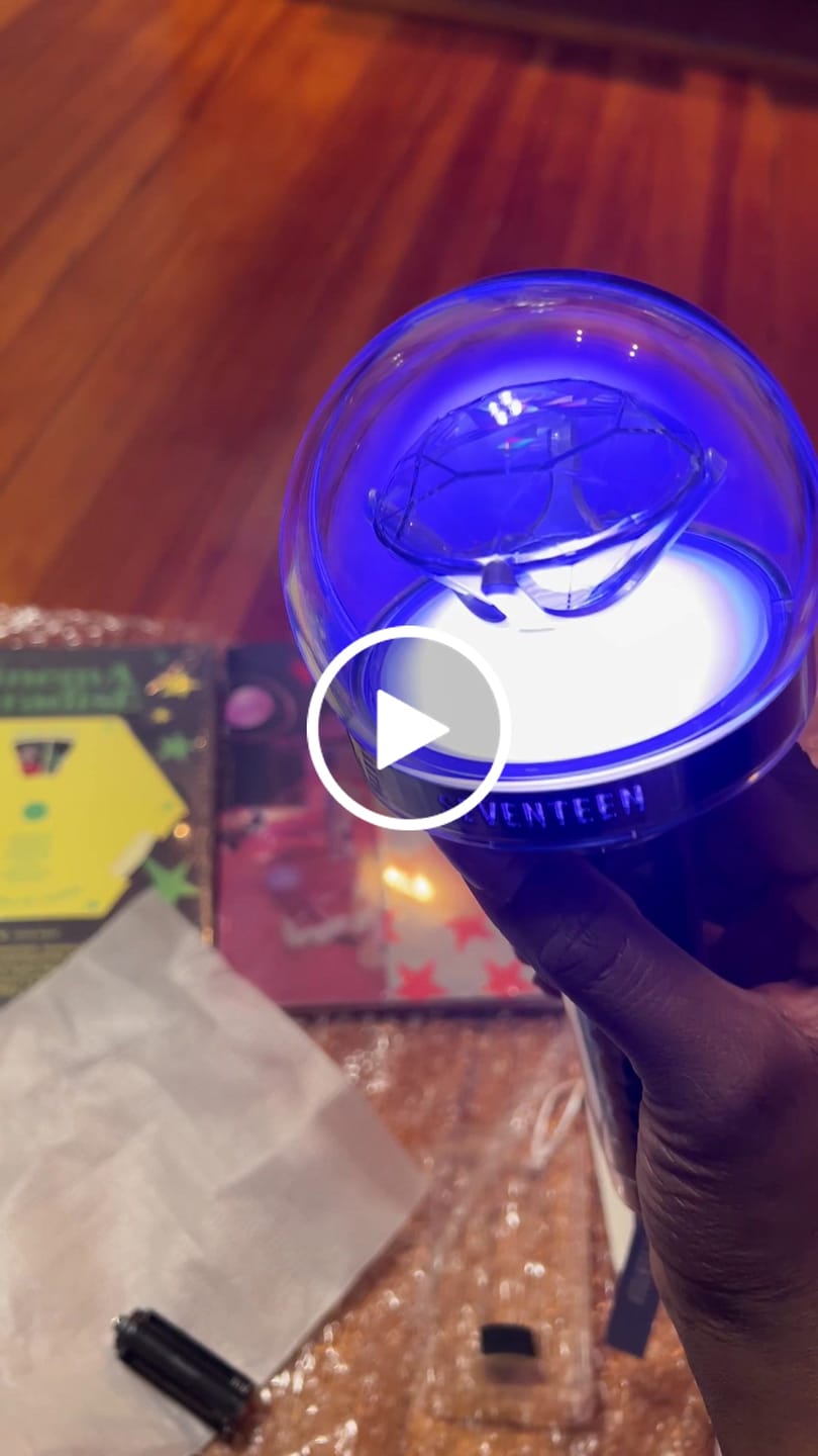 Customer video review of SEVENTEEN - OFFICIAL LIGHT STICK VER.3