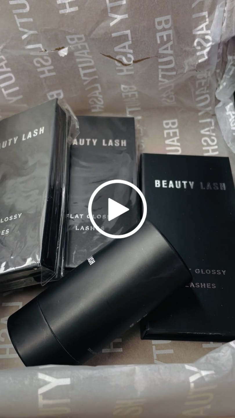 Customer video review of Flat Glossy Lashes