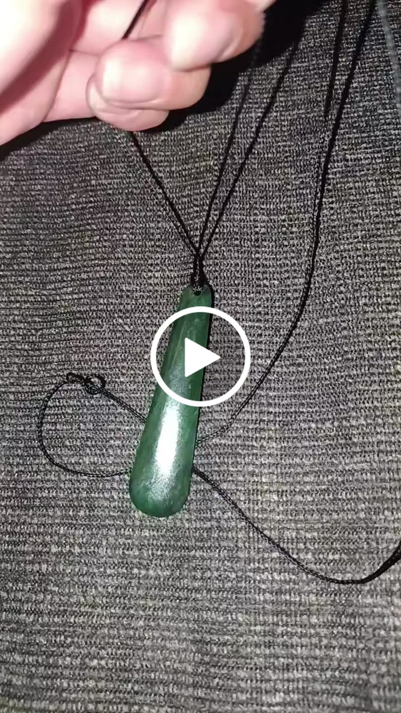 Customer video review of Medium Pounamu Roimata