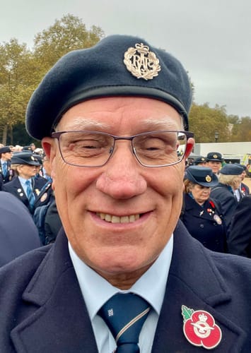 Kenneth review of Poppy Pin Badge RAF Silver Crest image 1 out of 1