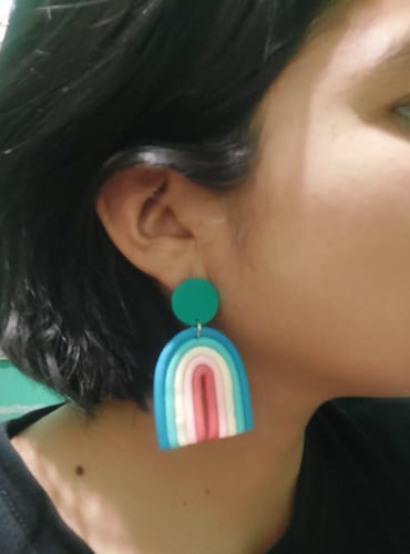 Customer photo review of Aretes de arcoíris