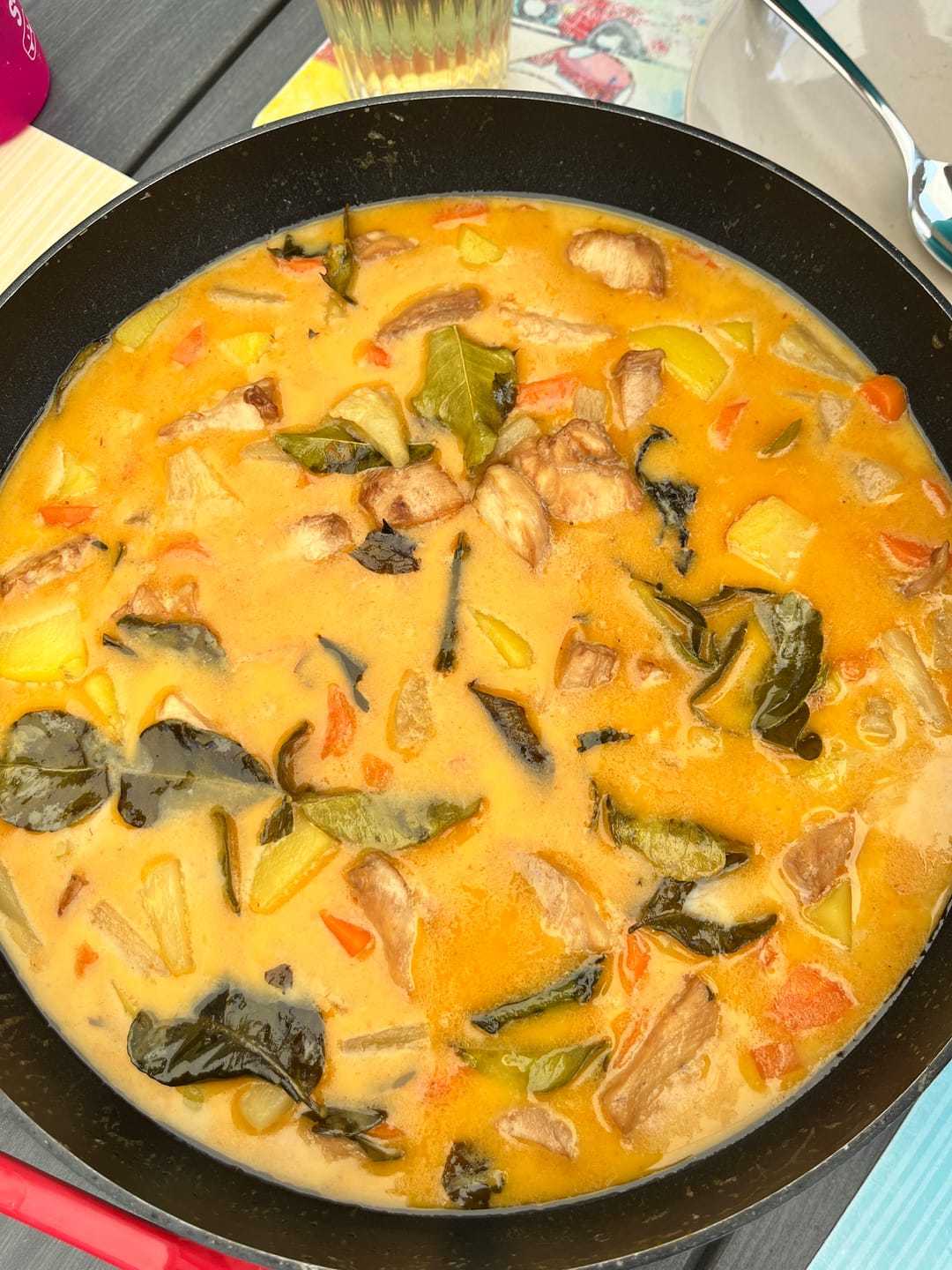 Customer photo review of Pad Krapao Kochbox in Bambuskorb mit Reis und Thai Holy Basil (10 Portionen)