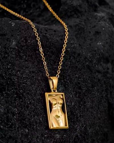 Customer photo review of Cuerpo 18k Gold Pendant Necklace