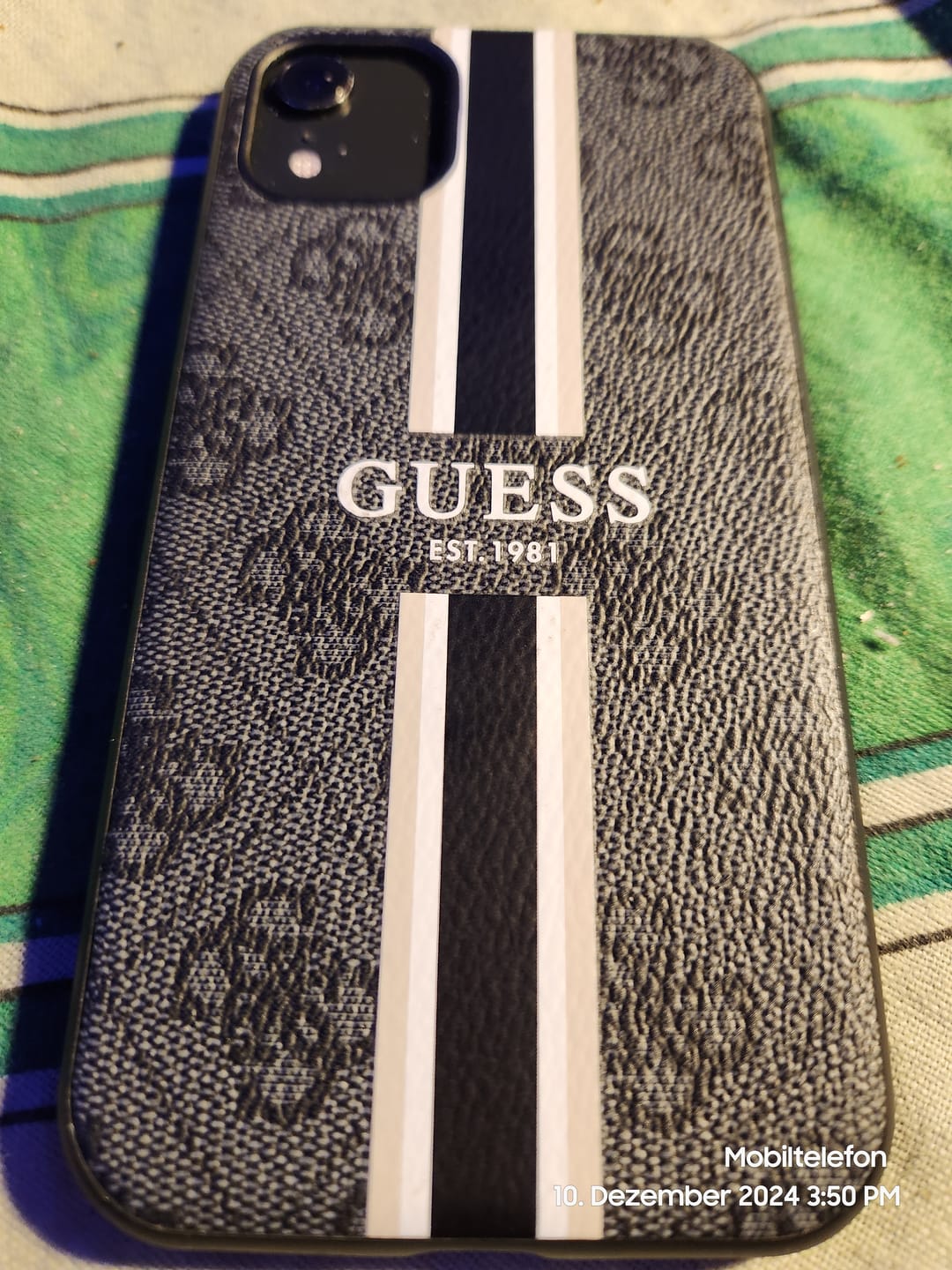 Customer photo review of Guess Printed Stripes Case MagSafe