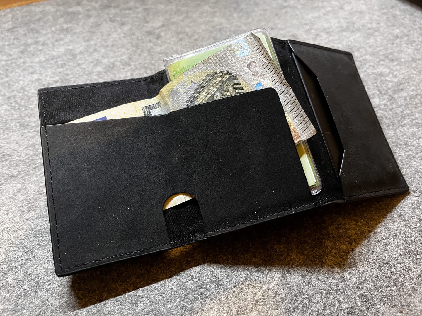 Customer photo review of Smart Wallet 3.0