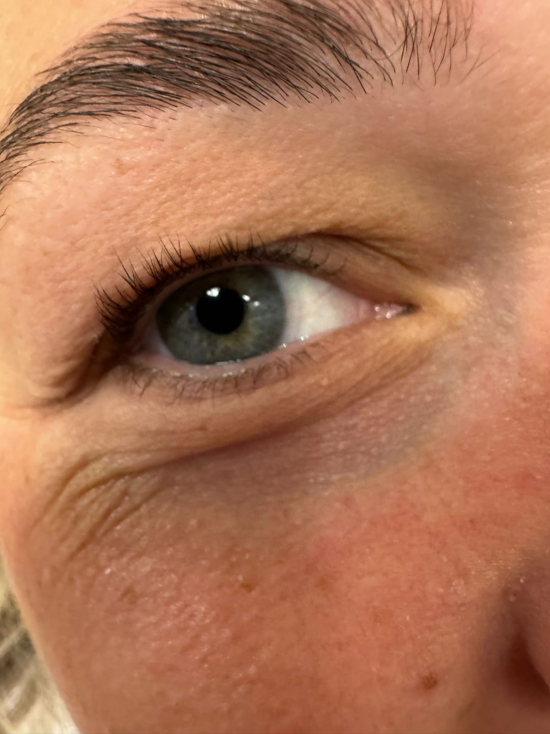 Customer photo review of Pre-Glued Whispy Light Volume - Press-On Lashes