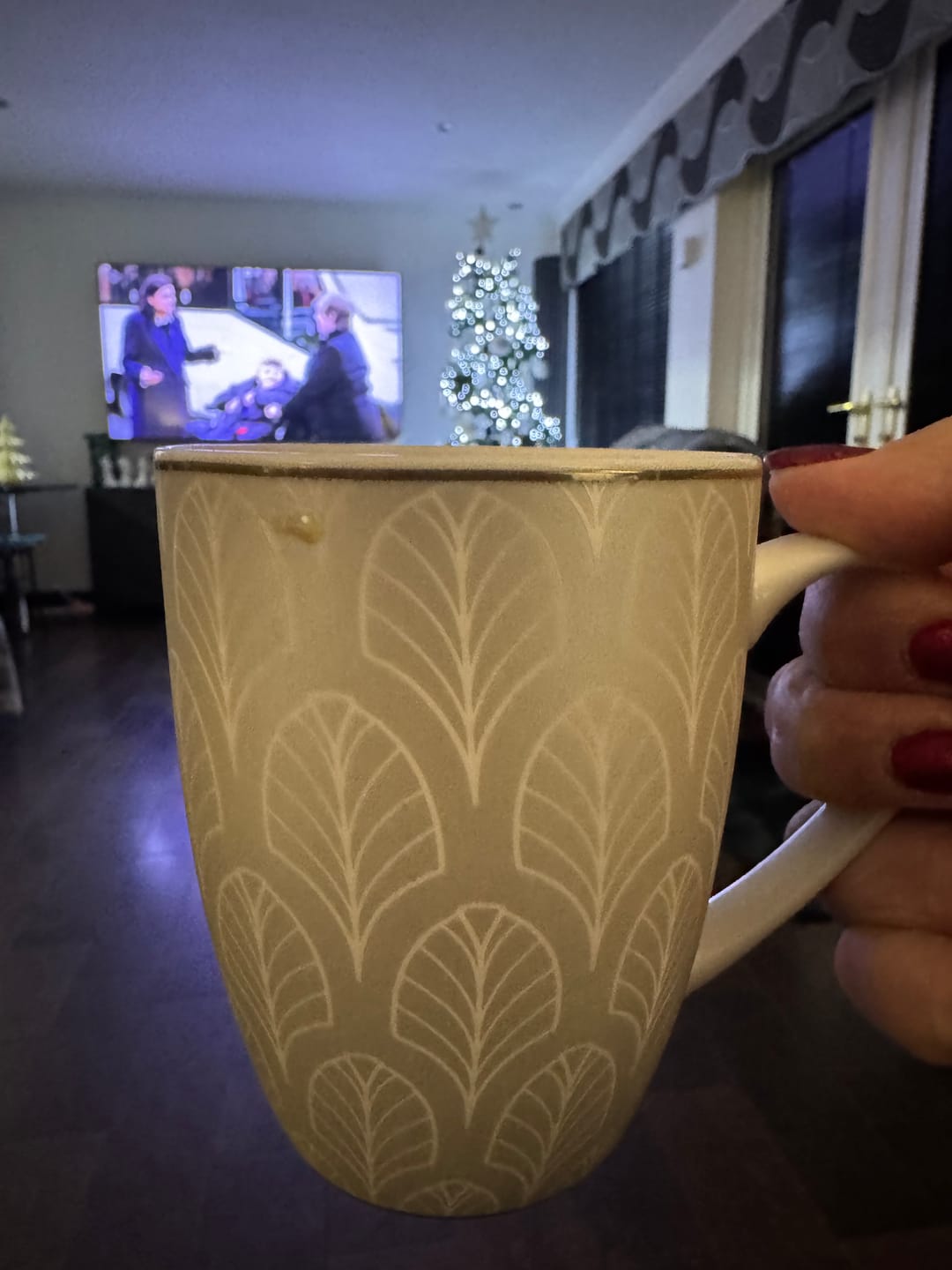 Customer photo review of Aynsley Silver Brocade 6 Mugs in Hat Box