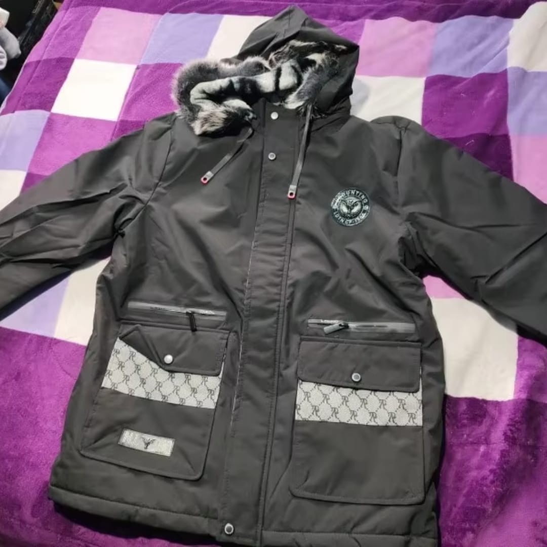 Customer photo review of Frostwächter Pro Winterjacke | Warme Jacke für Outdoor-Abenteuer