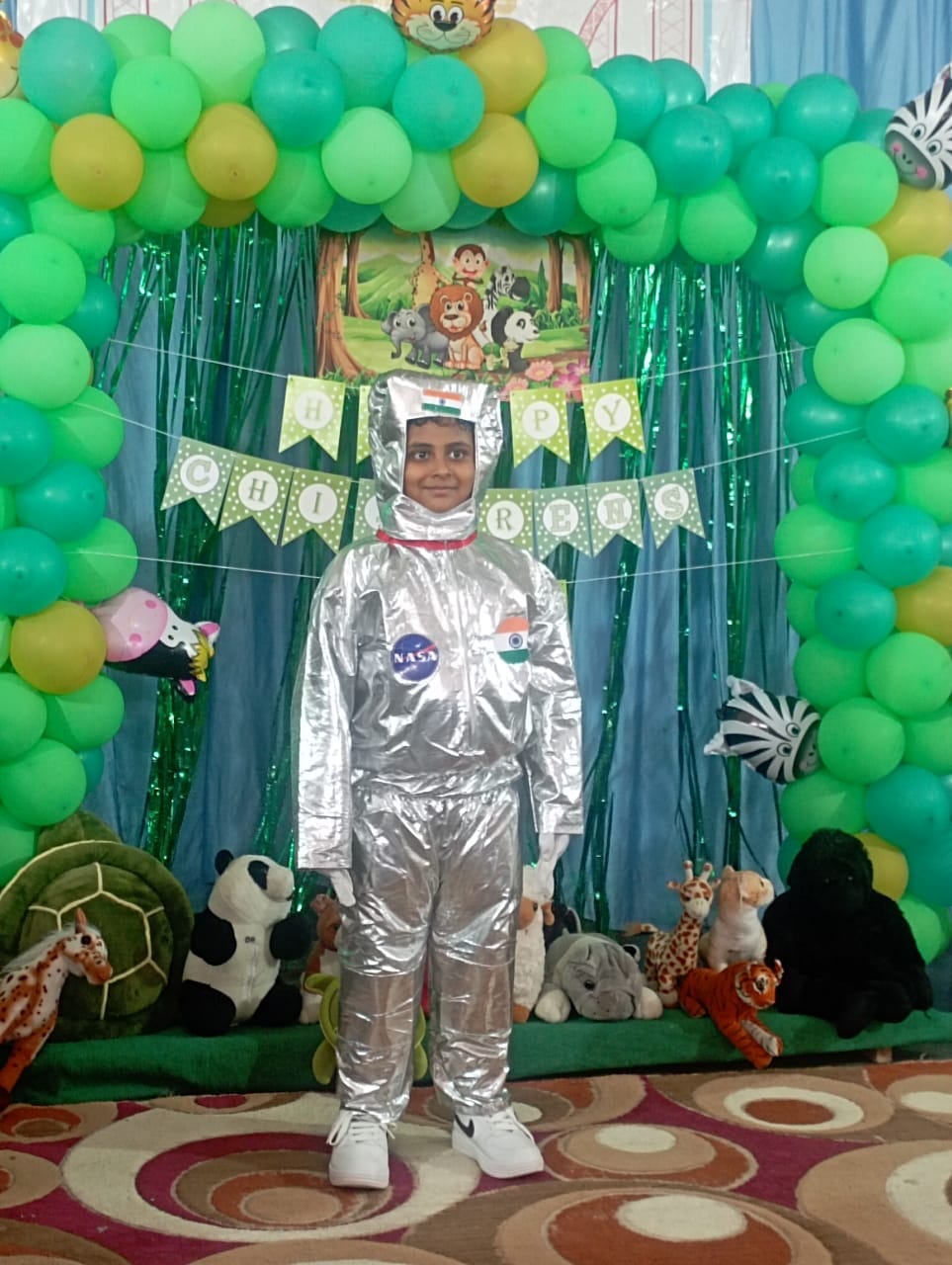 Customer photo review of FancyDressWale Astronaut Suit Dress for Kids - Perfect Costume for Young Space Explorers (Ages 3-12)"