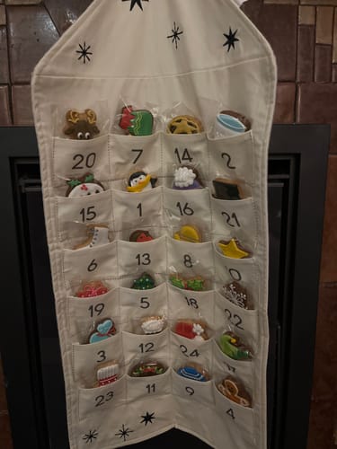 Customer photo review of Advent Set - 24 Christmas Biscuits (individually wrapped)