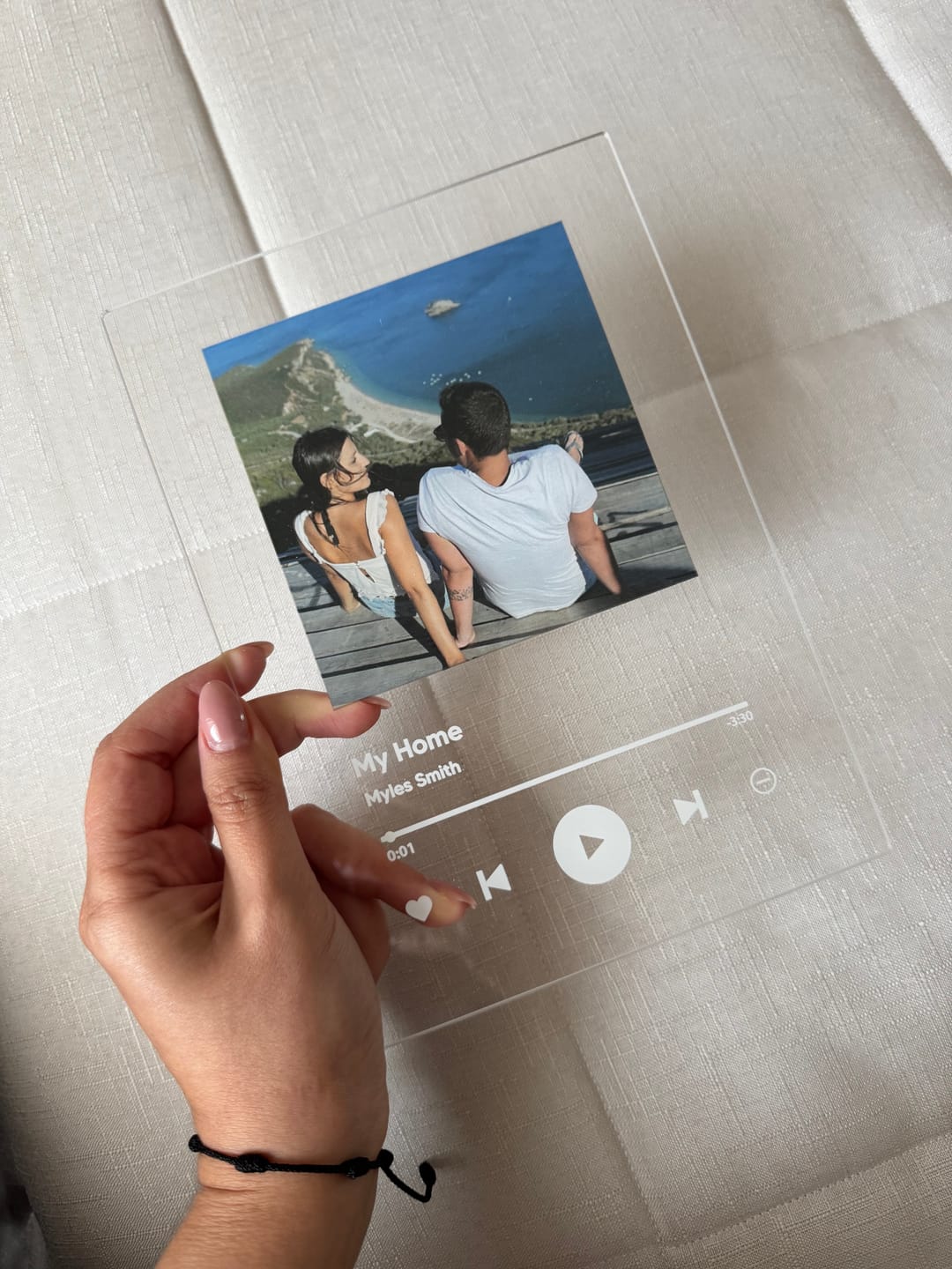 Customer photo review of Lâmpada Spotify Personalizável (Foto & Música)