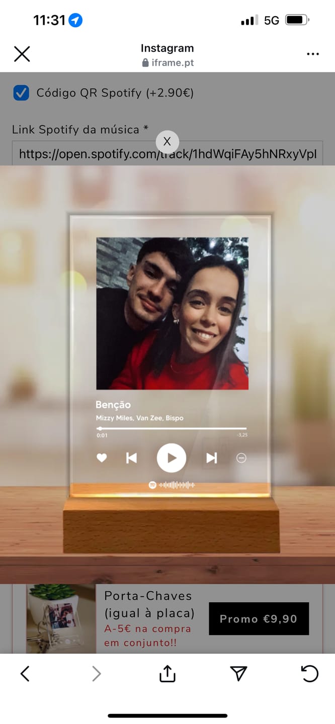 Customer photo review of Lâmpada Spotify Personalizável (Foto & Música)