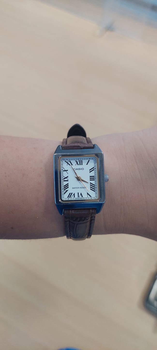 Customer photo review of Reloj Casio Tank Análogo LTP-V007L-9BUDF Cuero Dial Champaña