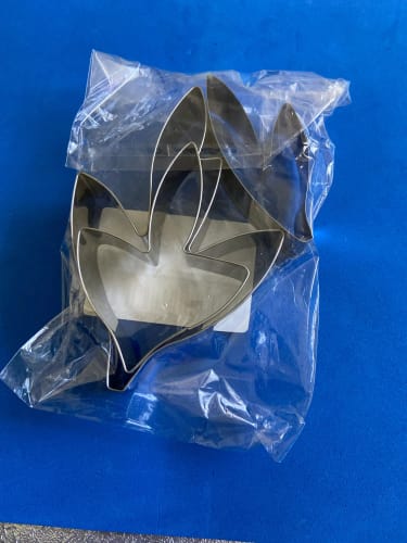 Customer photo review of Byjunyeor 29 types Flower Cake Cutter Mold Cake Decorating Tool Flower Petal Clay Sugarcraft Cutter Gum Paste Mold