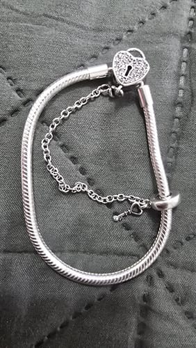 Customer photo review of Pulsera Corazón y Llave "Amor Eterno"