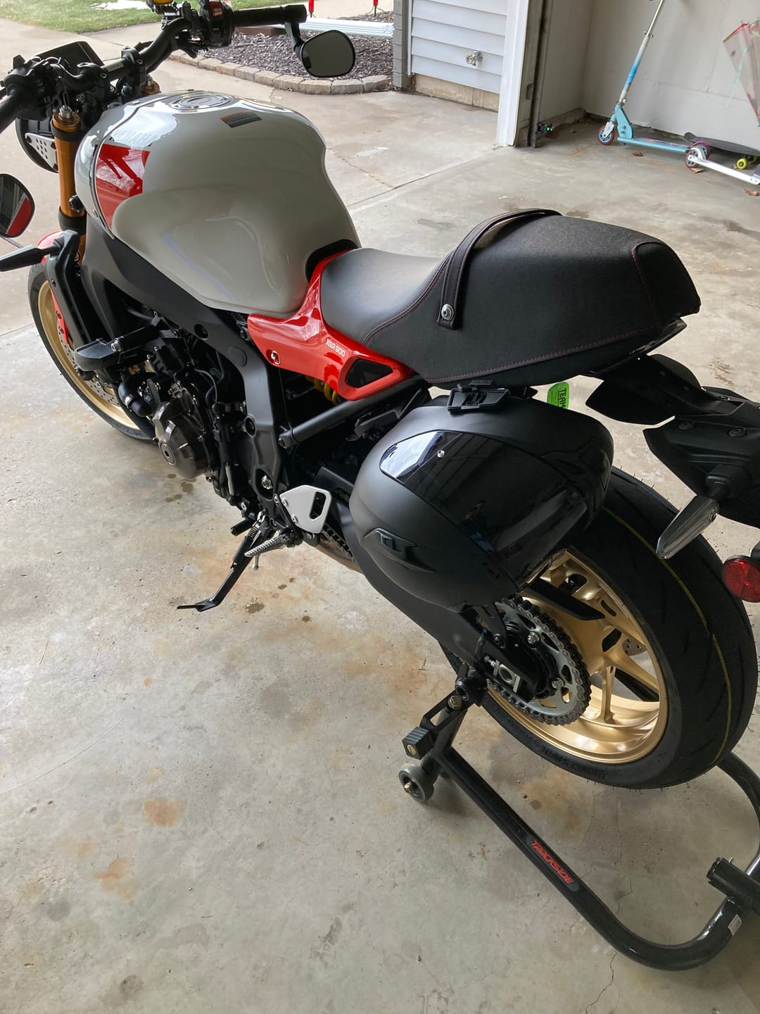 Customer photo review of XSR900 Helmet Hook (lock) 2022+
