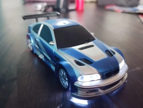 Customer photo review of RC Drift BMW M3 GTR Escala 1:43 - Carro Controle Remoto 4WD 2.4G com Alta Performance
