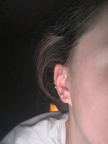 Customer photo review of Kids Pearl Ohrstecker