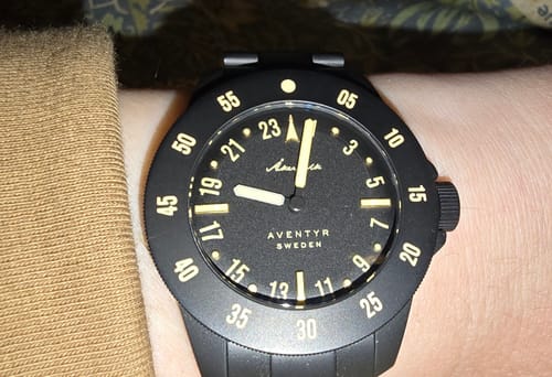 Customer photo review of Aventyr 24-Hour Vanta Black