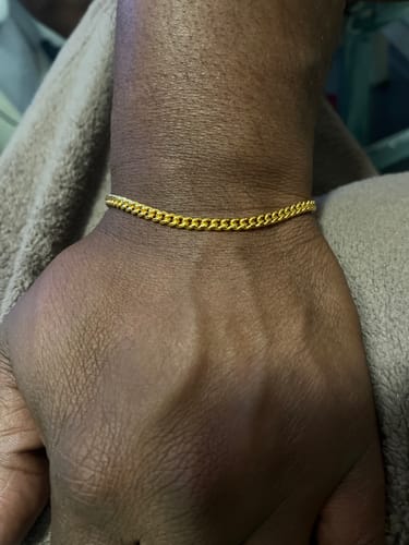 Customer photo review of CLEAN CUBANA BRACELET. - 4MM 18K GOLD